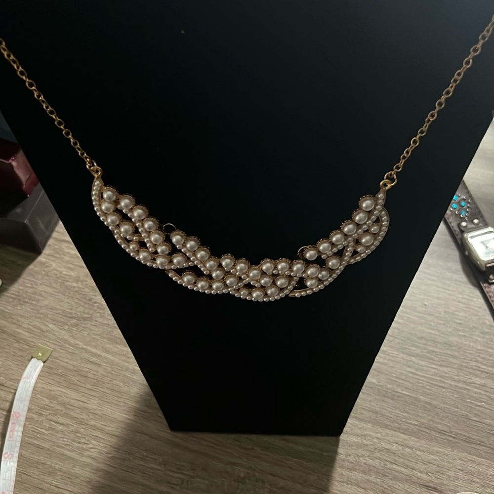Faux pearls gold colored necklace
